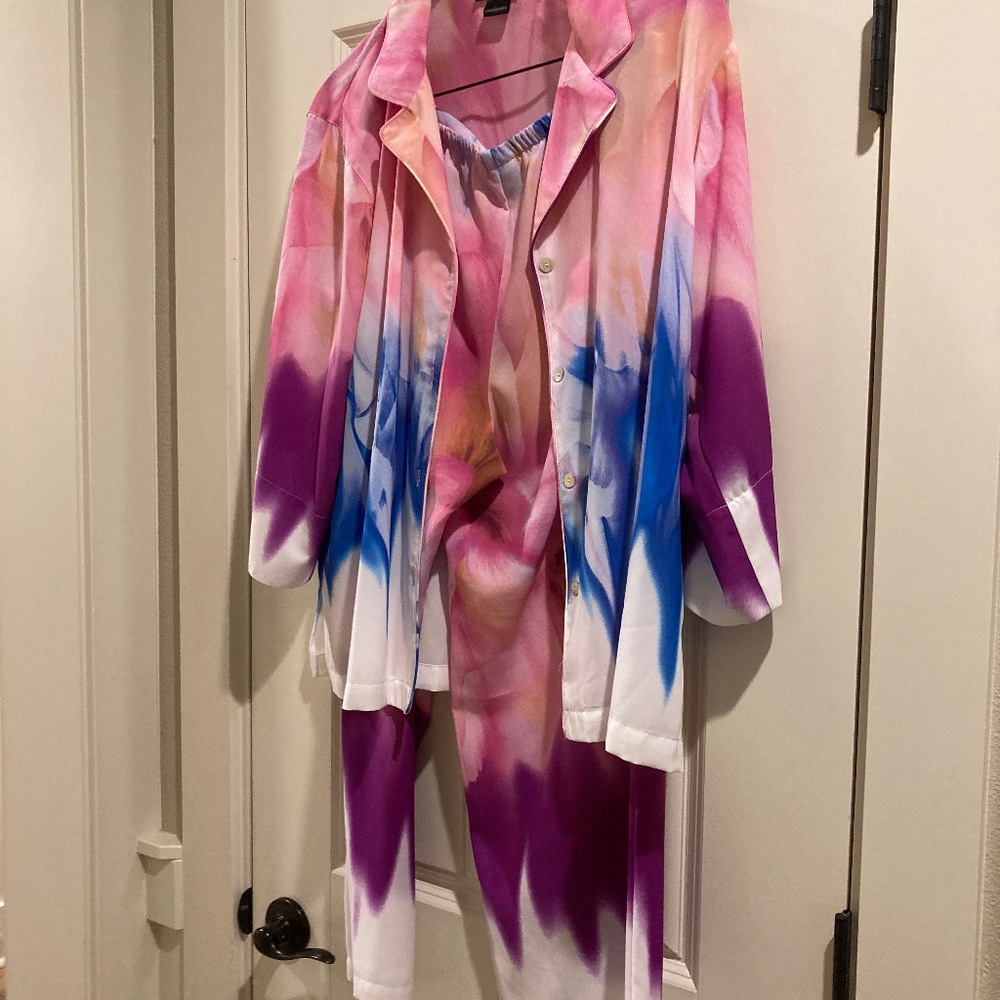 Gorgeous Natori lounge or pajama set in size Large